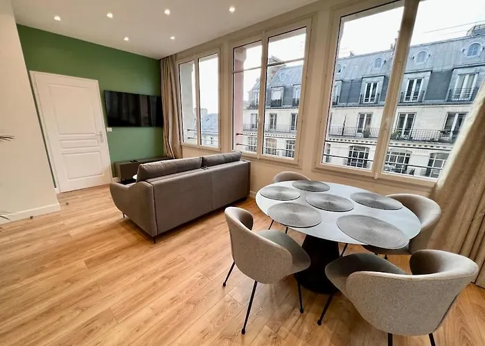 Very Bright Newly Renovated Apt With Ac